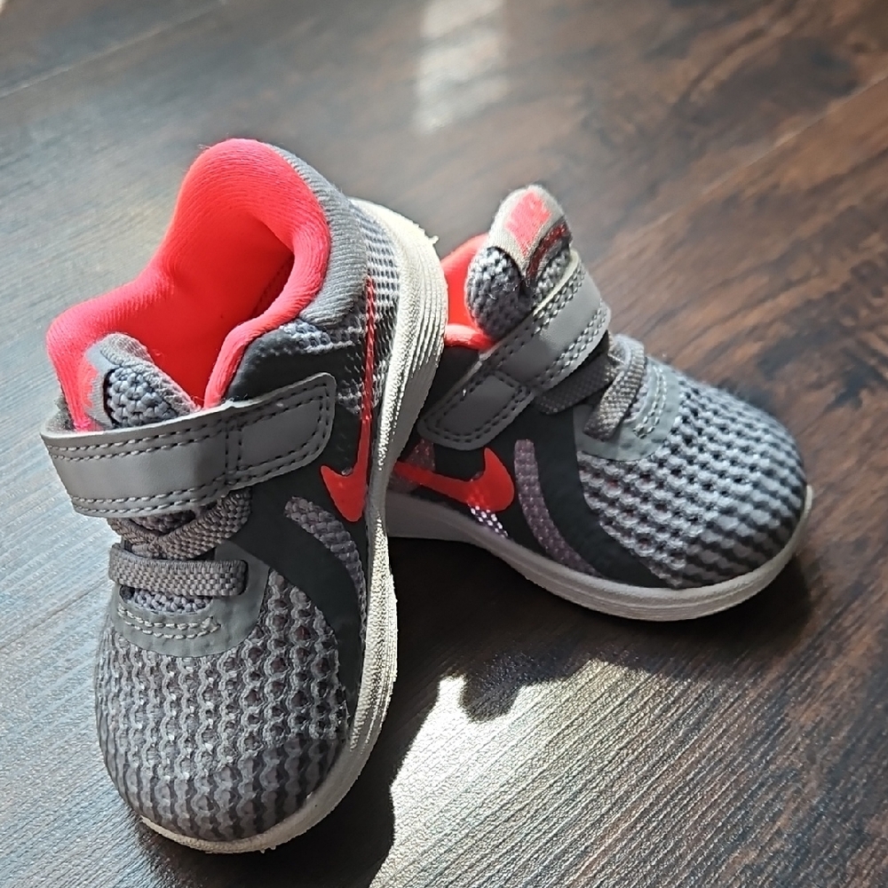 Nike Kids Sneakers Gray with Red Accents